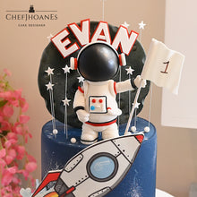 Load image into Gallery viewer, Astronaut cake. Feed 15 people
