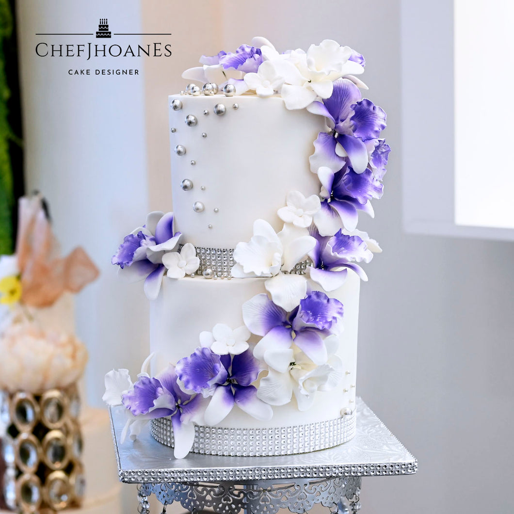 White and Purple wedding Cake. Feed 25 people. – Chefjhoanes