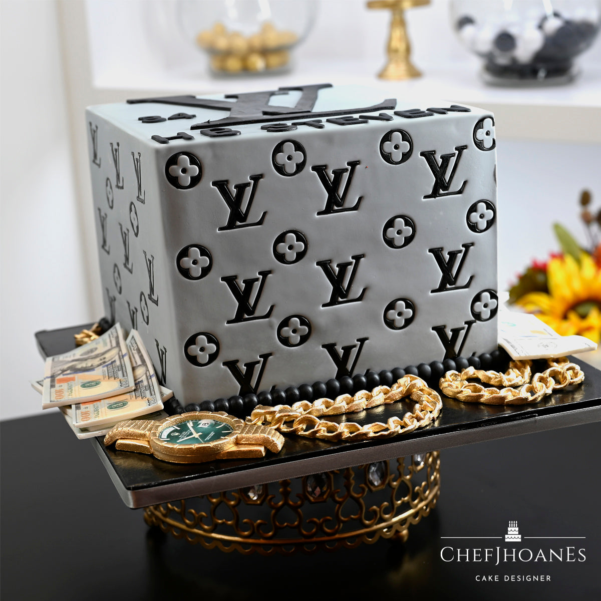 Louis Vuitton cake. Feed 20 people – Chefjhoanes