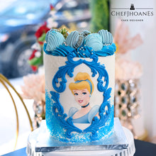 Load image into Gallery viewer, Cinderella cake. Feed 10 people.
