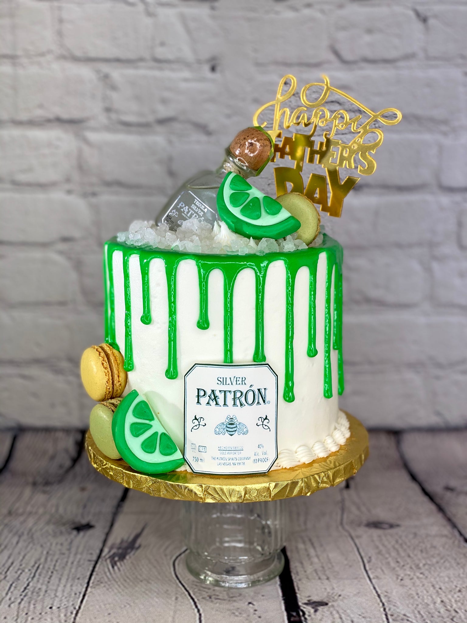 Pettinice | How to make a 3D tequila bottle cake by Cheryl at Chysil Creativ